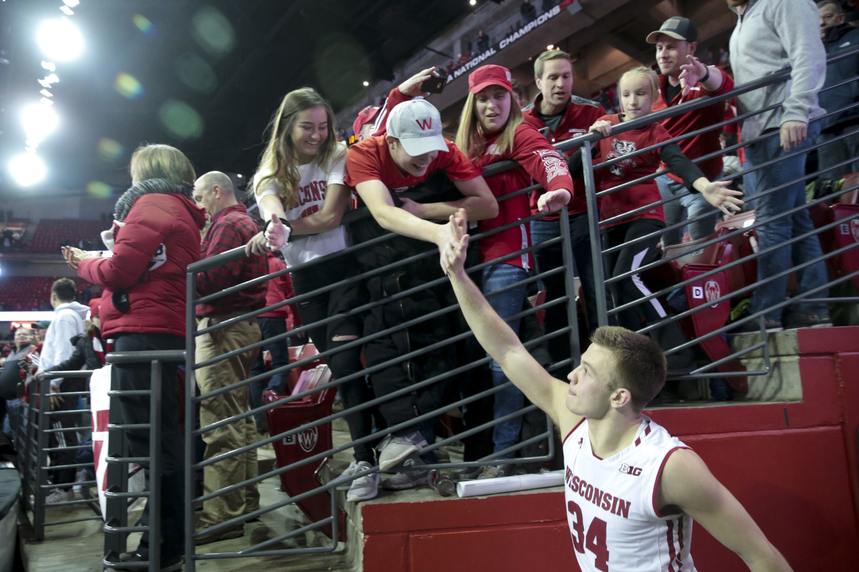 Badgers 64, No. 2 Wolverines 54